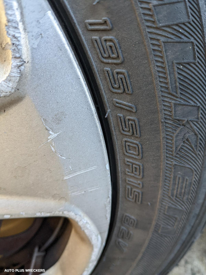 2009 Ford Fiesta Left Guard