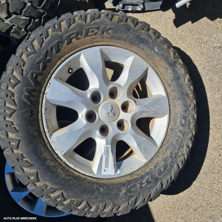 2011 Mitsubishi Pajero Wheel Mag