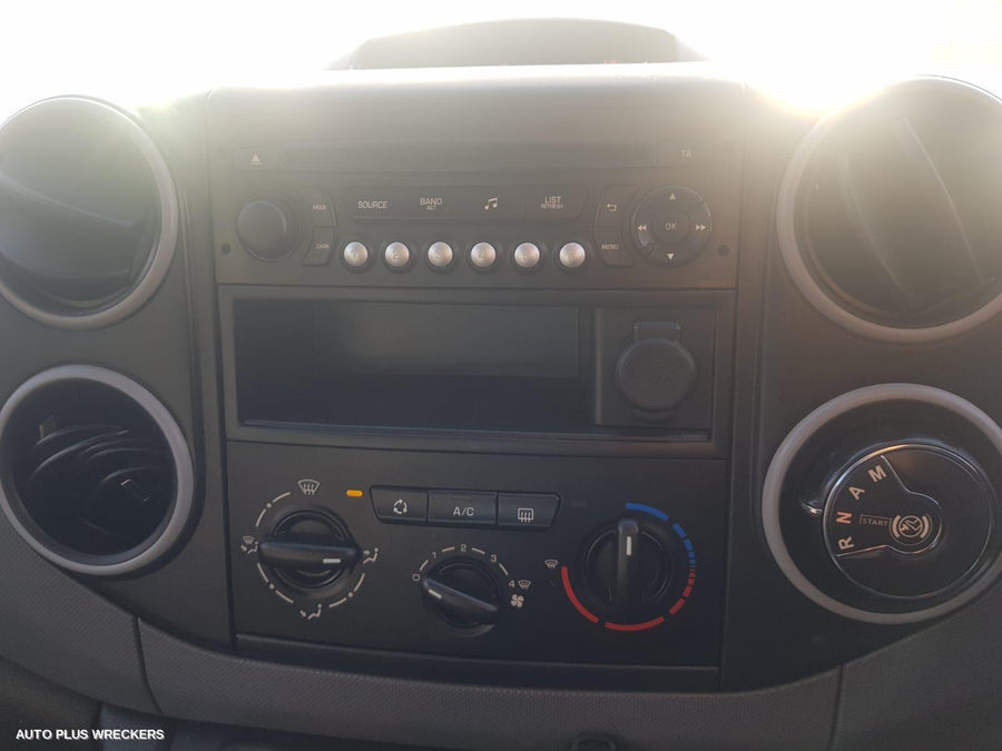 2015 Citroen Berlingo Left Front Door