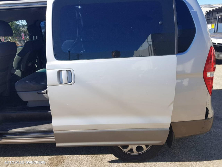 2008 Hyundai Iload/imax Left Front Door