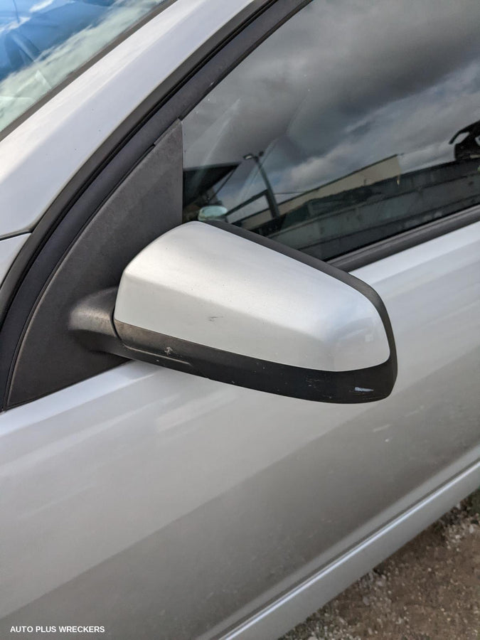 2013 Holden Commodore Left Front Hub Assembly