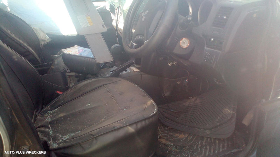 2011 Mitsubishi Pajero Left Driveshaft