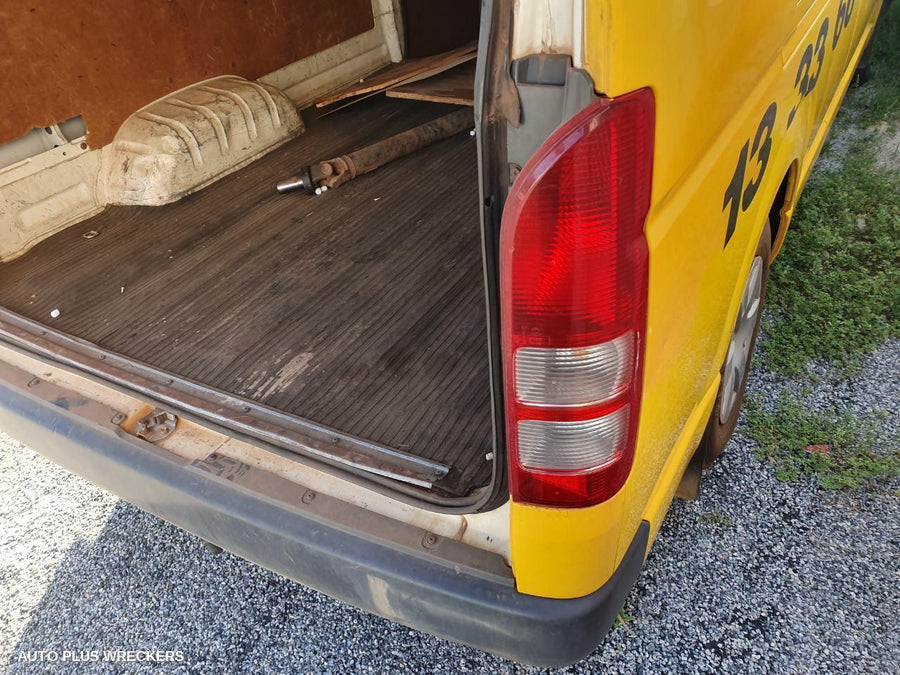 2010 Toyota Hiace Door Boot Gate Lock