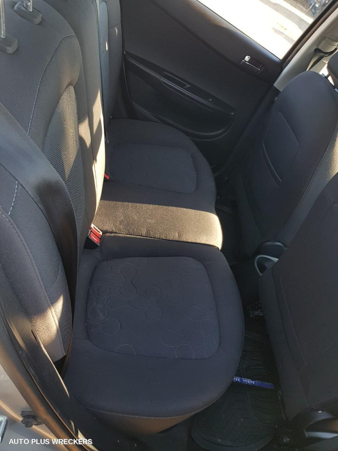 2012 Hyundai I20 Left Rear Door Sliding