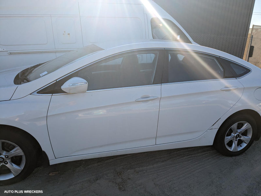 2012-2015 Hyundai I40 Rear Garnish