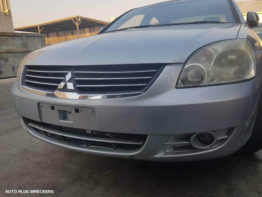 2005 Mitsubishi 380 Left Headlamp
