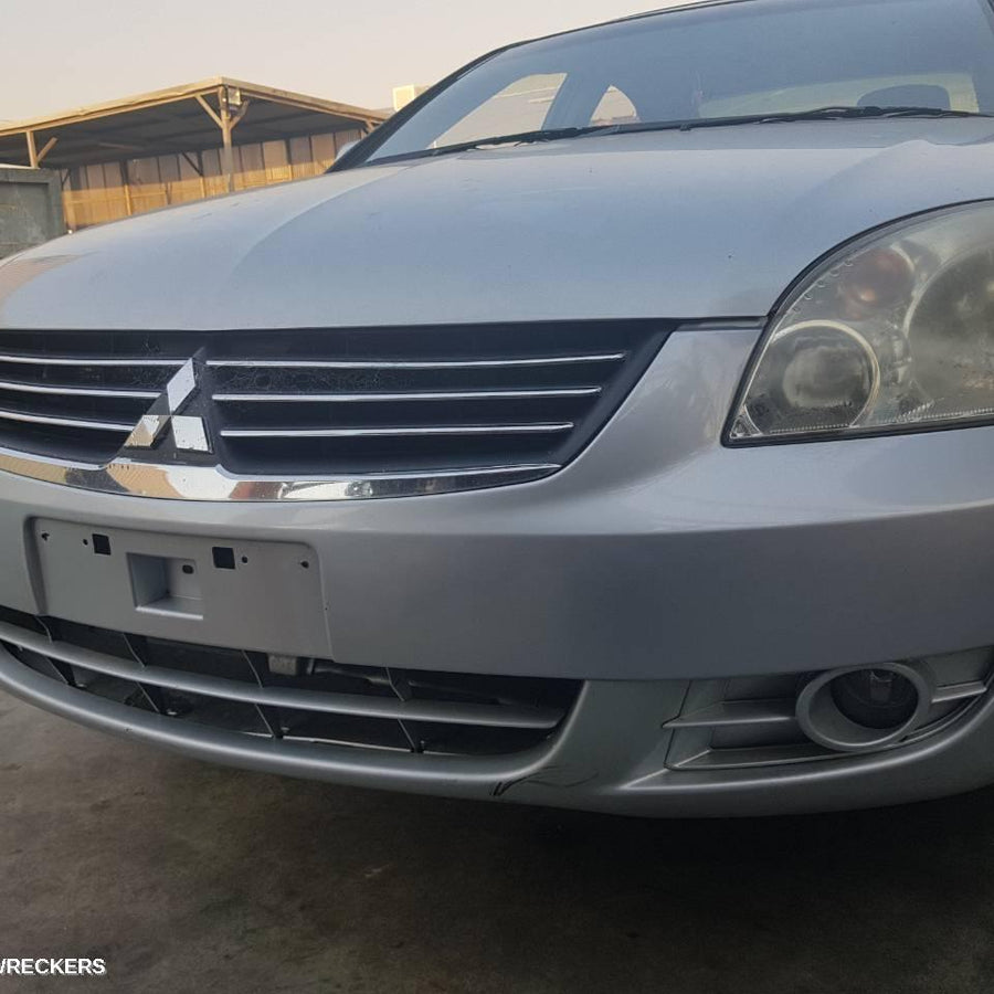 2005 Mitsubishi 380 Left Headlamp