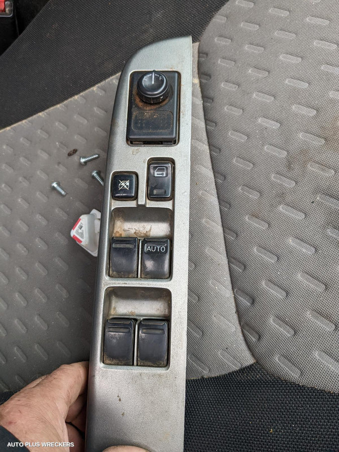 2008 Nissan Navara Left Guard