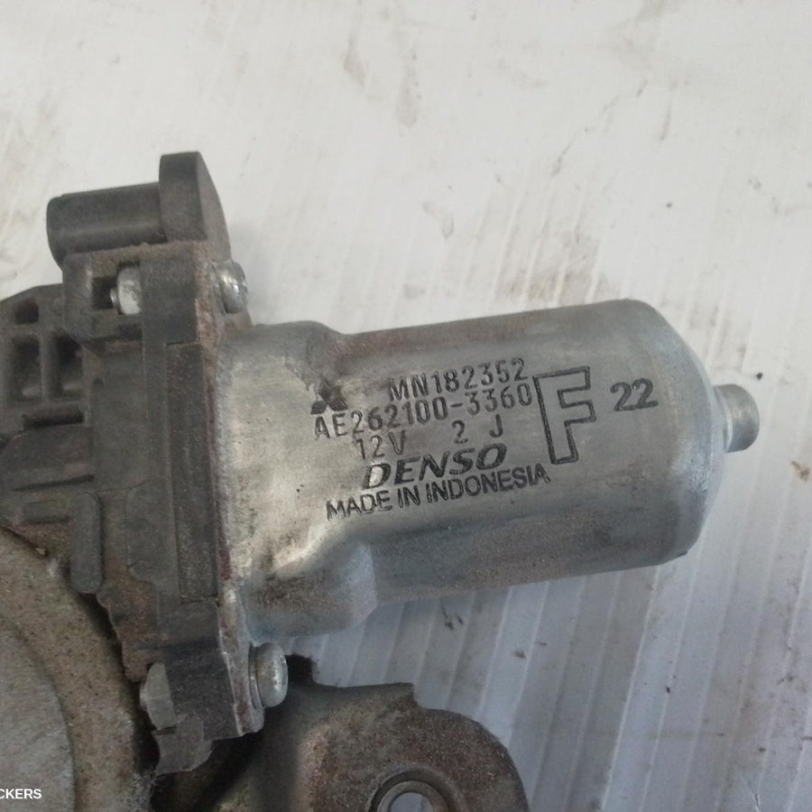 2006-2015 Mitsubishi Triton Right Front Window Reg Motor