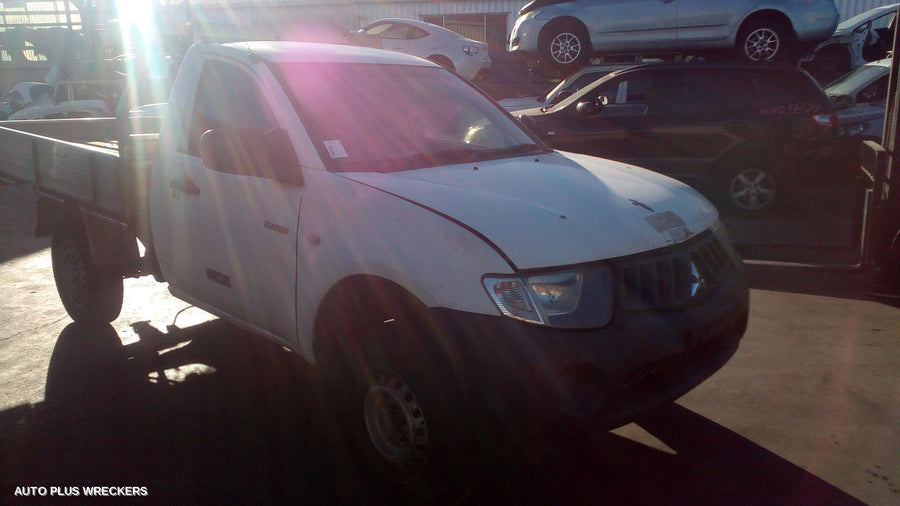 2007 Mitsubishi Triton Right Front Window Reg Motor