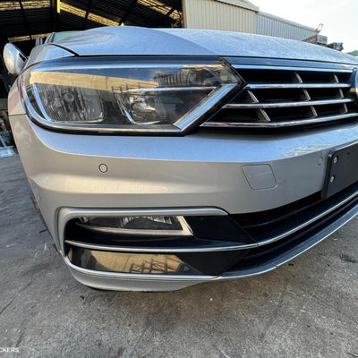 2016 Volkswagen Passat Left Front Hub Assembly