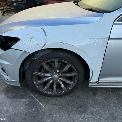 2016 Volkswagen Passat Headrest