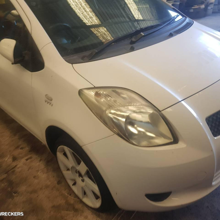 2007 Toyota Yaris Sunvisor