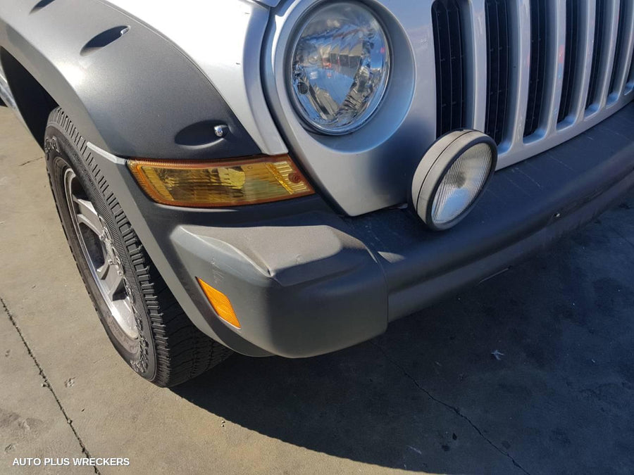 2005 Jeep Cherokee Left Front Door