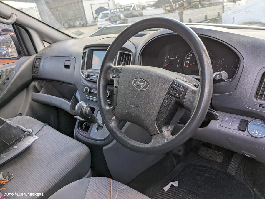 2018 Hyundai Iload/imax Door Handle