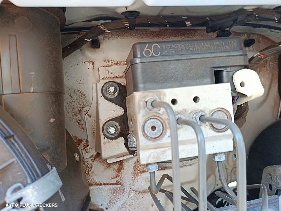 2006 Toyota Hilux Sunvisor