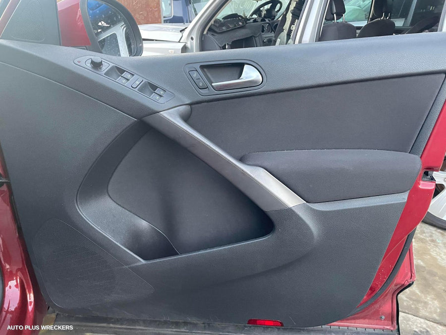 2009 Volkswagen Tiguan Right Rear Door Sliding