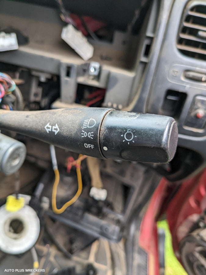 2008 Nissan Navara Left Guard