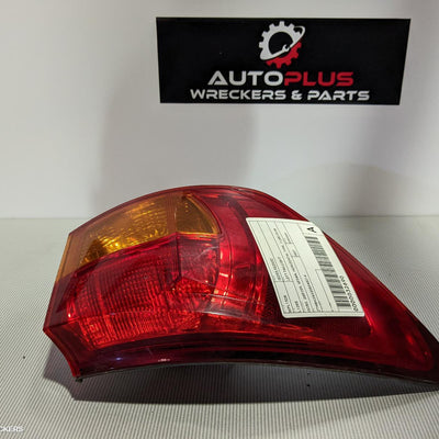 2005-2008 Lexus Is250/is250c Left Taillight