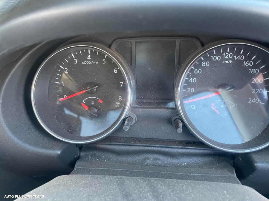 2013 Nissan Dualis Left Front Door Window