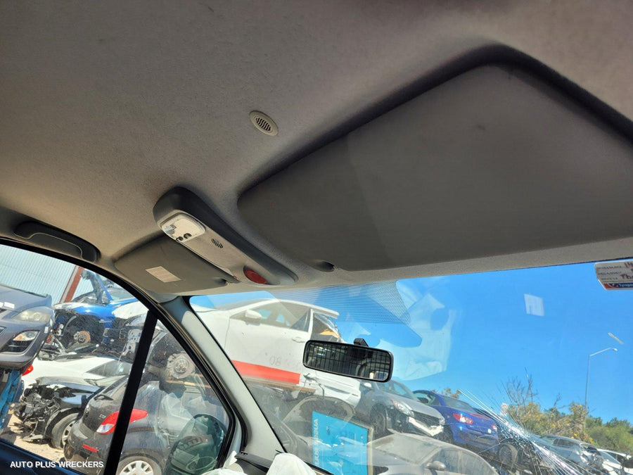 2014 Renault Trafic Left Front Door