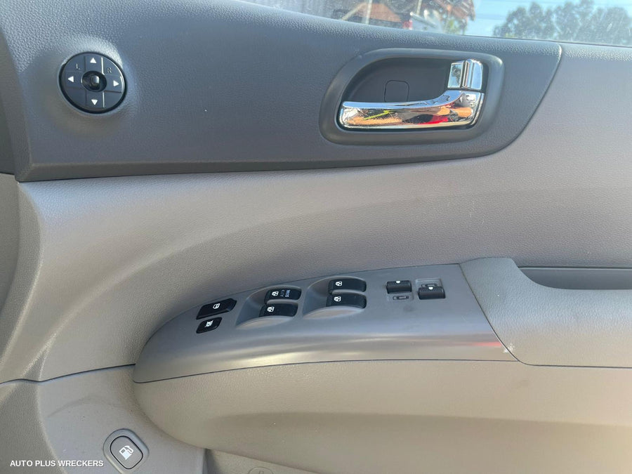 2010 Kia Carnival/grand Carnival Right Front Door Window