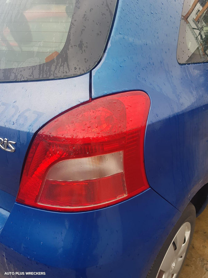 2008 Toyota Yaris Right Front Window Reg Motor