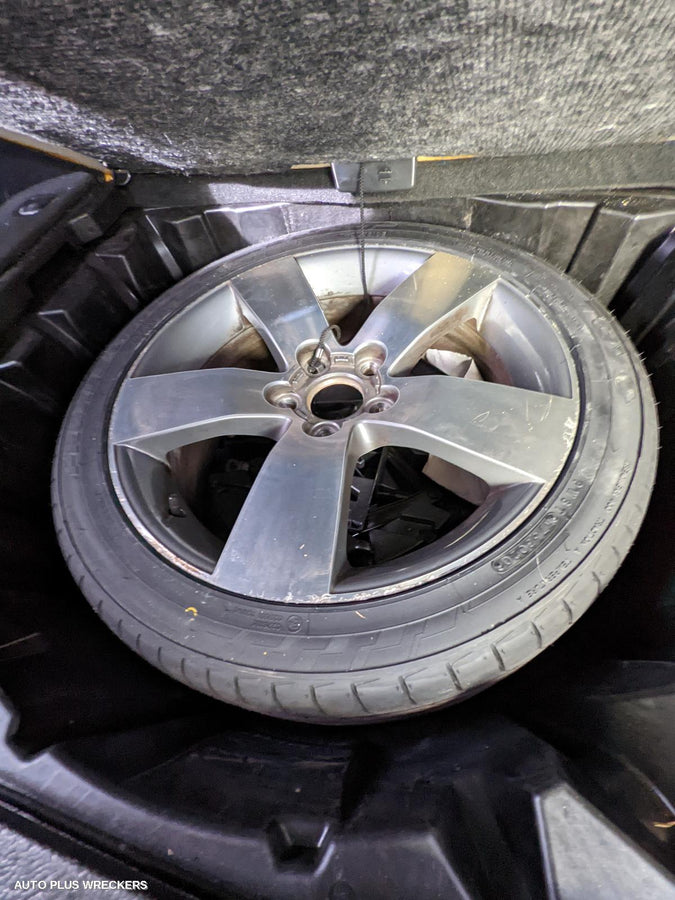 2013 Holden Commodore Left Front Hub Assembly