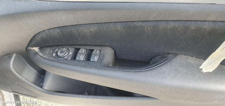 2018 Holden Commodore Parcel Shelf