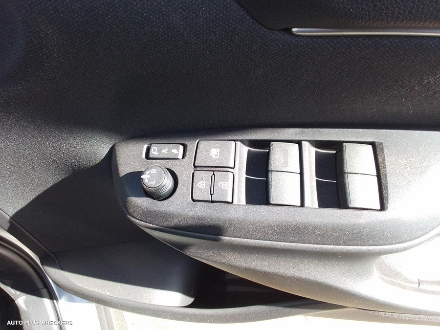 2022 Toyota Yaris Cross Right Door Mirror