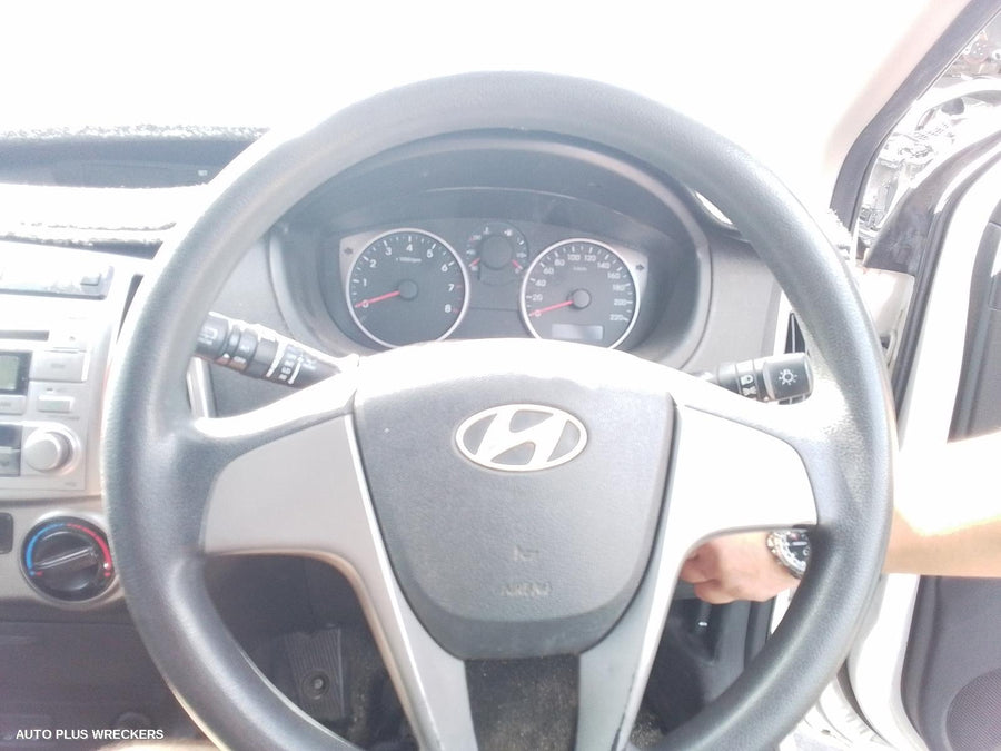 2013 Hyundai I20 Left Front Door