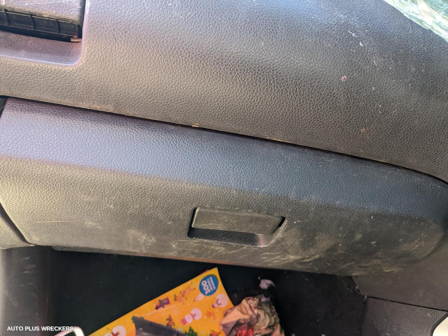 2020 Nissan Navara Headrest