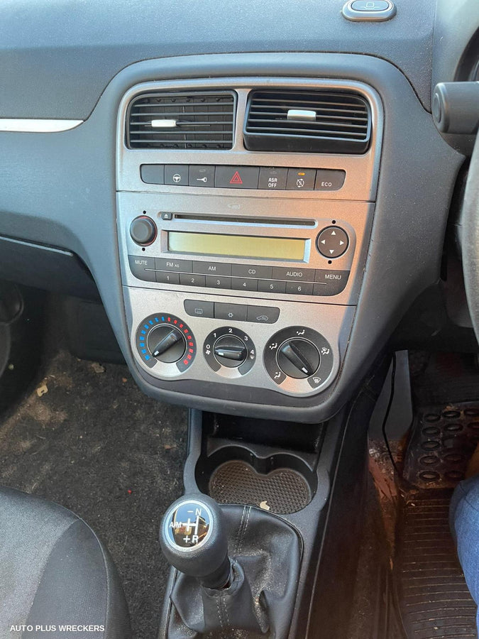 2014 Fiat Punto Right Front Door Window