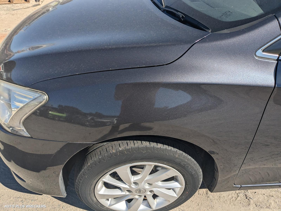 2014 Nissan Pulsar Grille