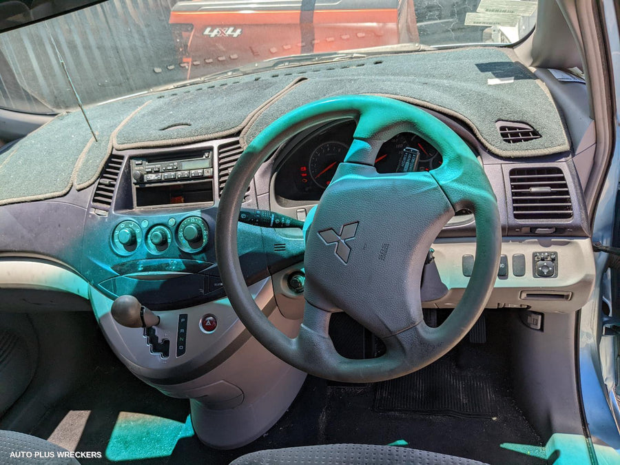 2005 Mitsubishi Grandis Bonnet