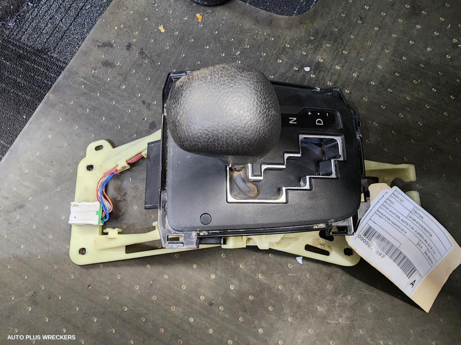 2015-2018 Mitsubishi Triton Gear Stick Shifter