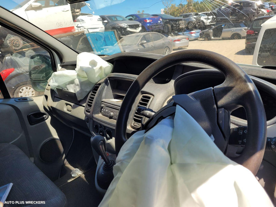 2014 Renault Trafic Left Front Door