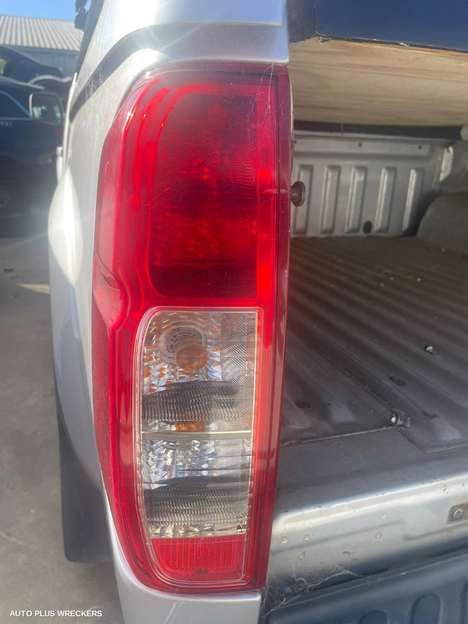 2010 Nissan Navara Right Rear Door Window