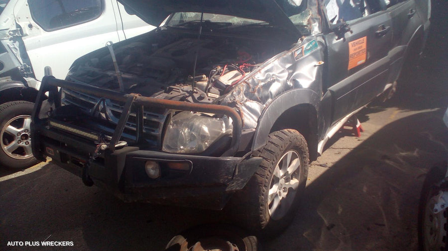 2011 Mitsubishi Pajero Right Driveshaft
