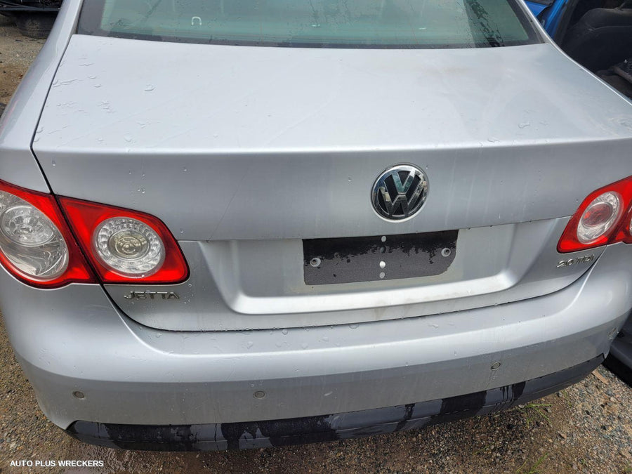 2009 Volkswagen Jetta Left Taillight
