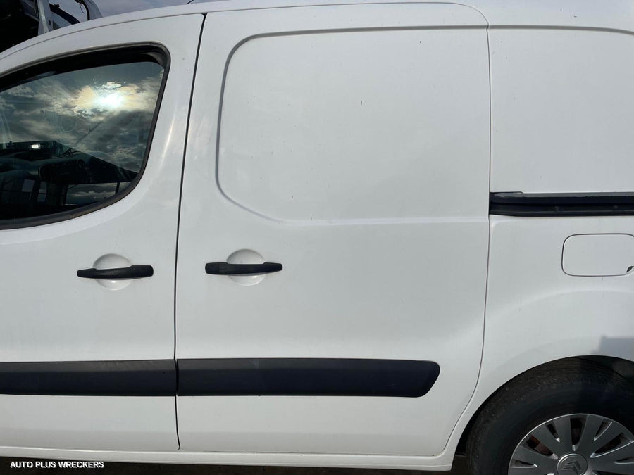 2015 CITROEN BERLINGO LEFT FRONT DOOR