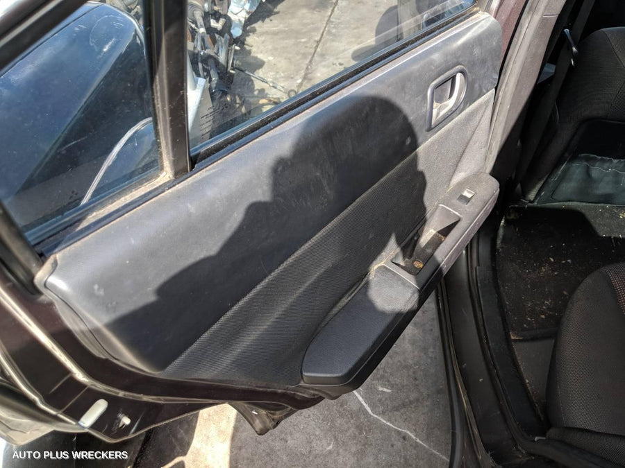 2007 Mitsubishi 380 Right Front Door