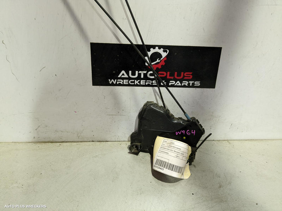 2011 Toyota Hiace Door Boot Gate Lock