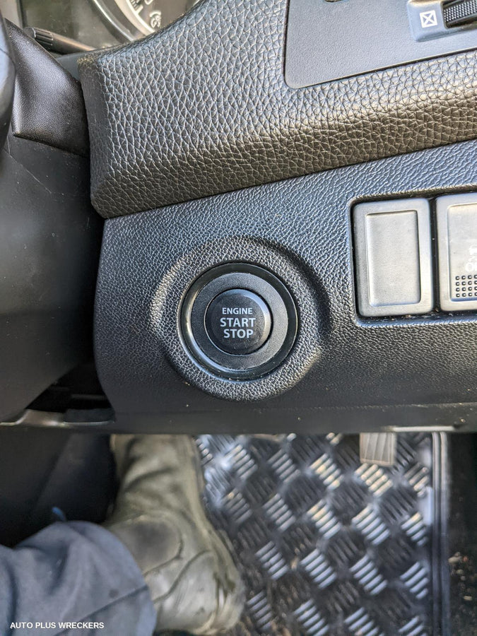 2010 Suzuki Kizashi Left Taillight