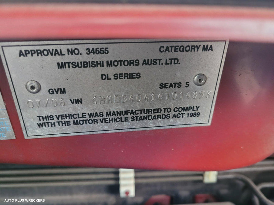 2006 Mitsubishi 380 Bonnet