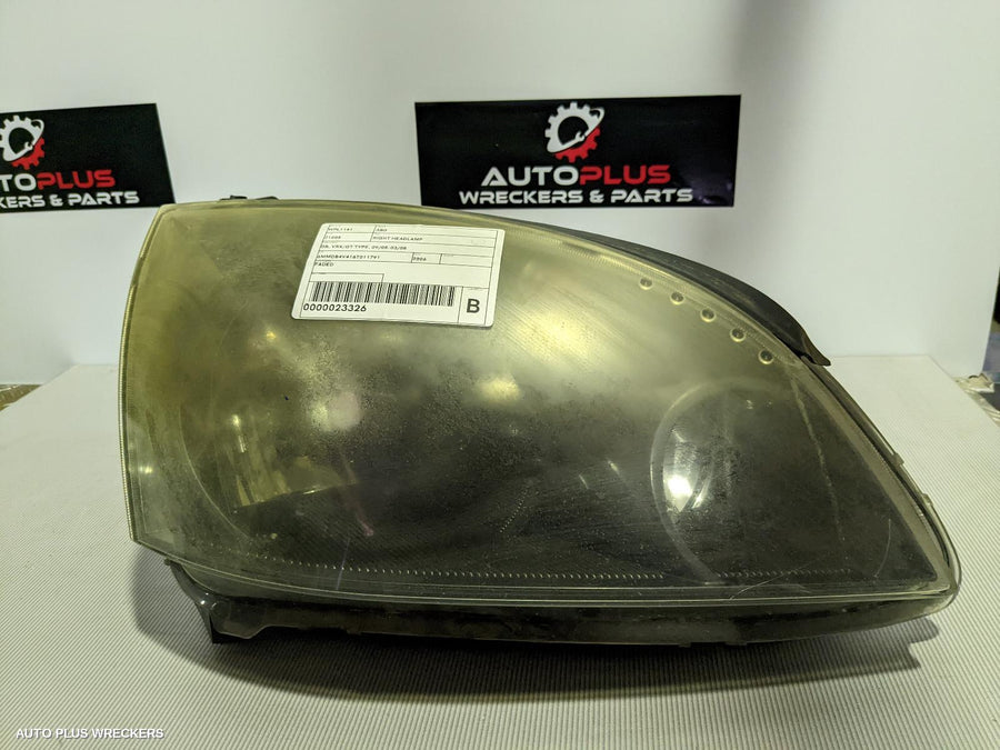 2006 Mitsubishi 380 Right Headlamp