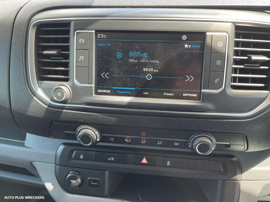 2021 Peugeot Expert Right Front Door