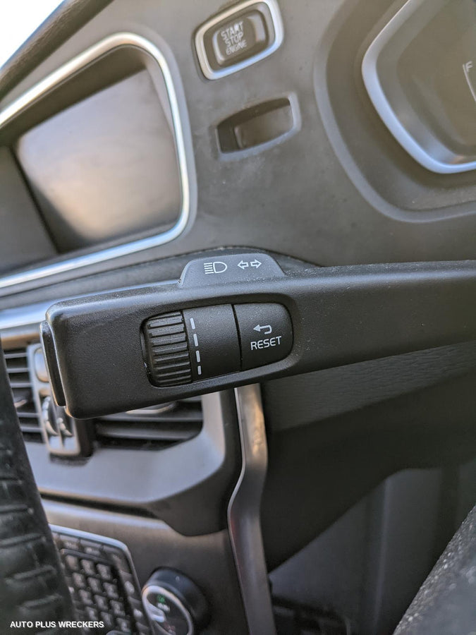 2016 Volvo S40 Left Front Door