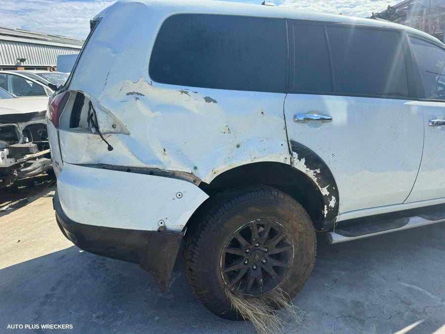 2011 Mitsubishi Challenger Right Front Door Window