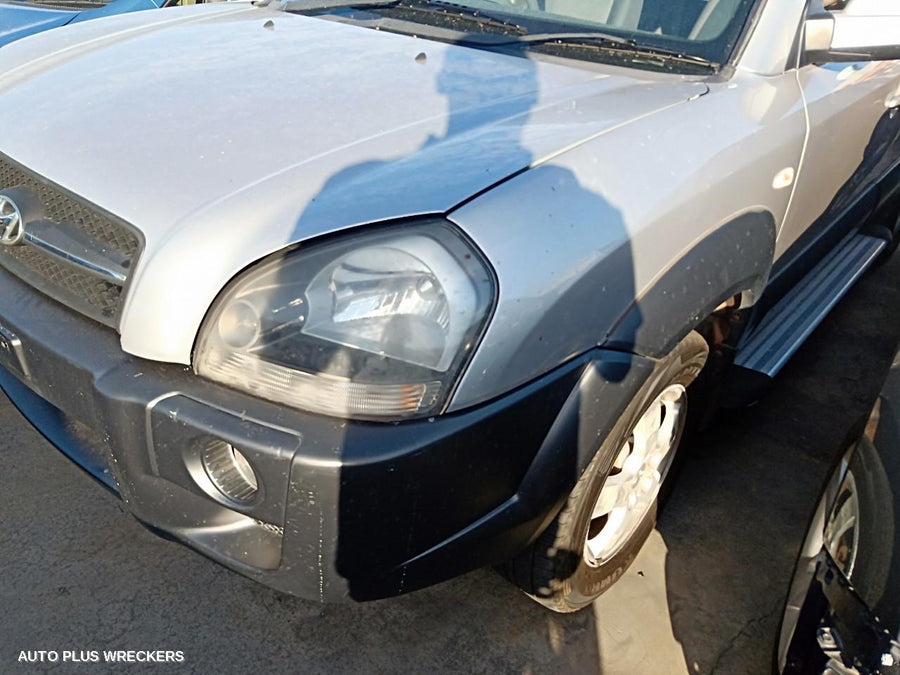 2004-2010 Hyundai Tucson Left Guard